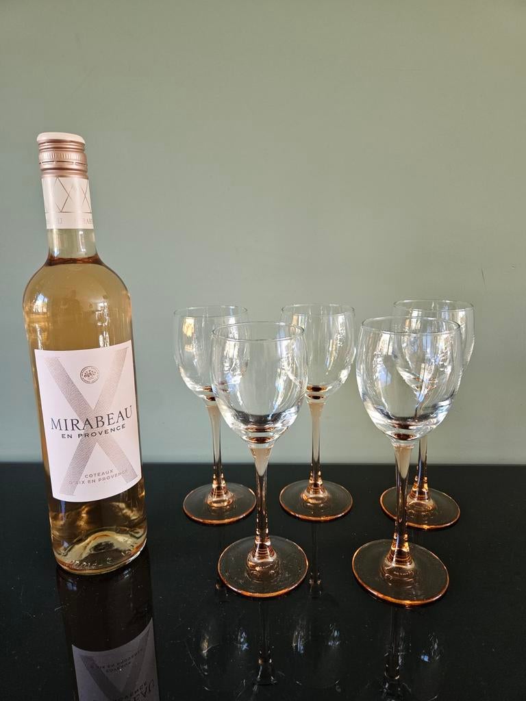 Set van 5 Luminarc kleine wijn glazen met roze voet, Verzamelen, Glas en Borrelglaasjes, Ophalen of Verzenden, Zo goed als nieuw