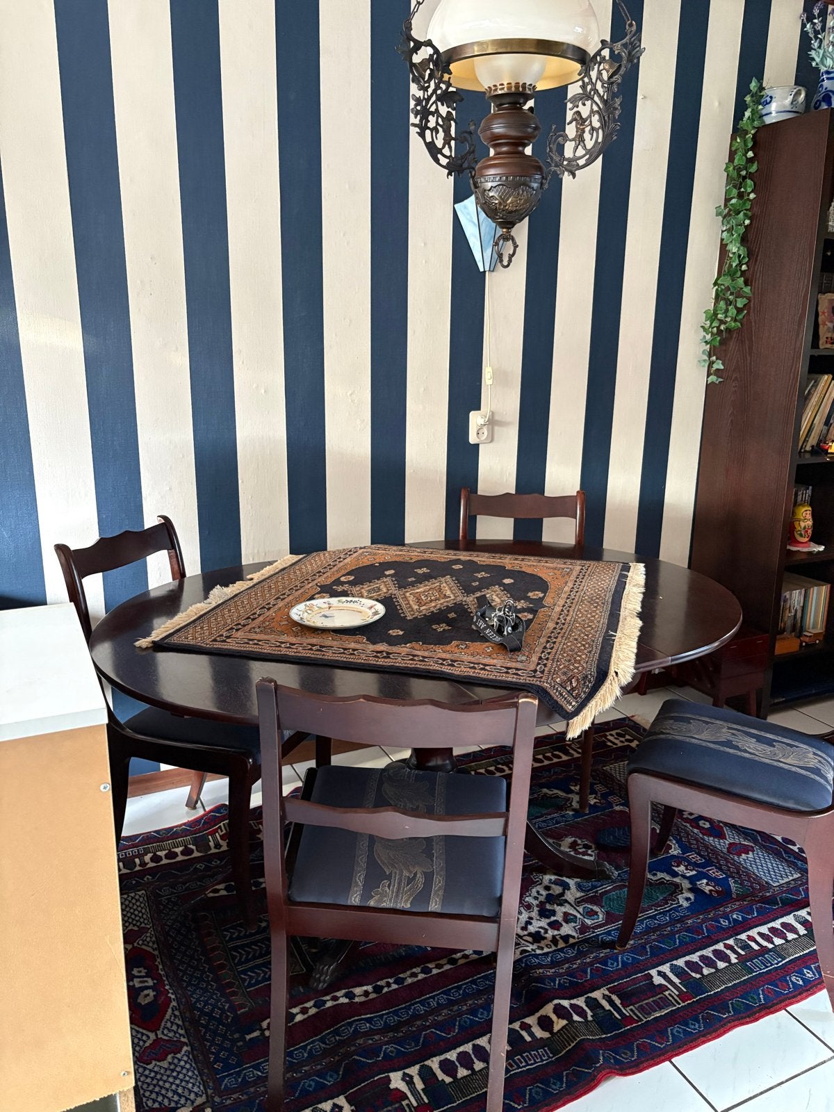 Mooie ovale eettafel met 4 stoelen, Ophalen