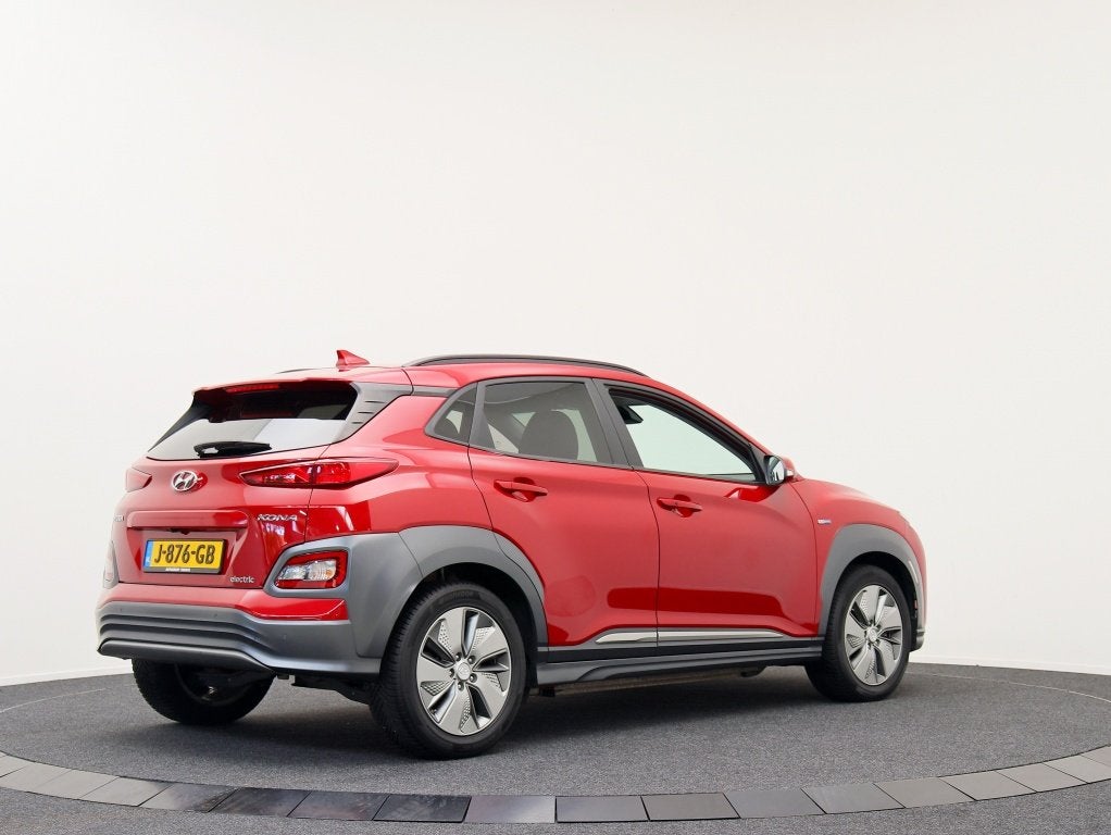 Hyundai KONA EV Premium 64 kWh | SOH 93% | Dealer onderhoude, Auto's, Hyundai, 0 cilinders, Gebruikt, Zwart, Leder
