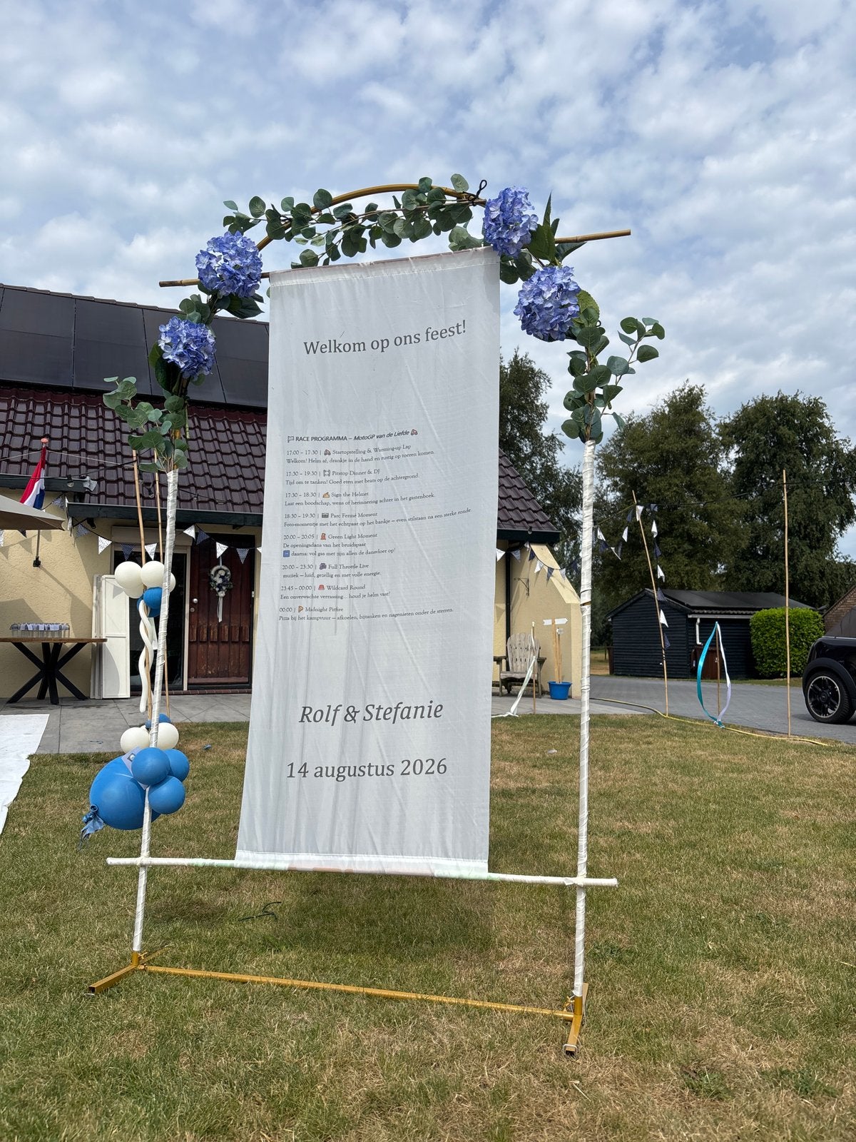 Backdrop met kunstbloemen voor feest of evenement, Ophalen, Zo goed als nieuw, Versiering, Geboorte of Huwelijk