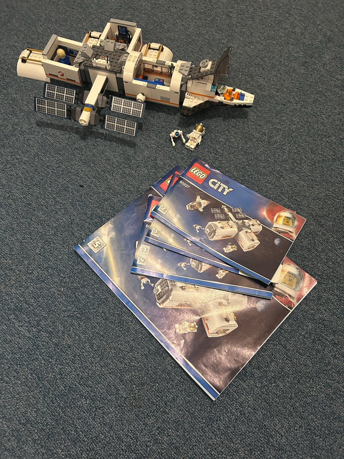 Lego City Ruimtestation 60227 met instructies en figuren, City, Lego, Ophalen of Verzenden, Zo goed als nieuw