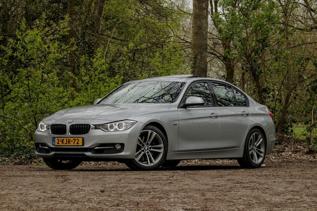 BMW 3-Serie met NIEUWE MOTOR 328i 245pk Aut 2012 Grijs, Automaat, Achterwielaandrijving, Zwart, 4 cilinders