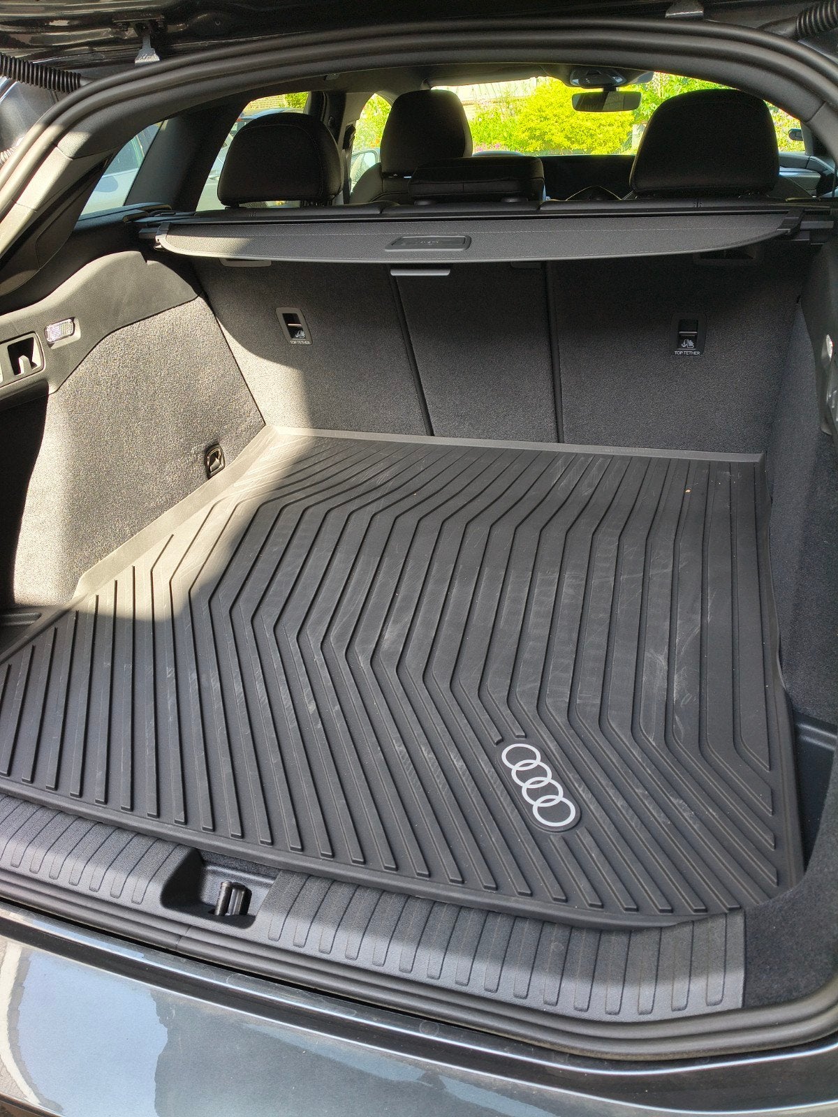 Originele Audi rubberen matten en kofferbakmat (ophalen), Ophalen, Gebruikt