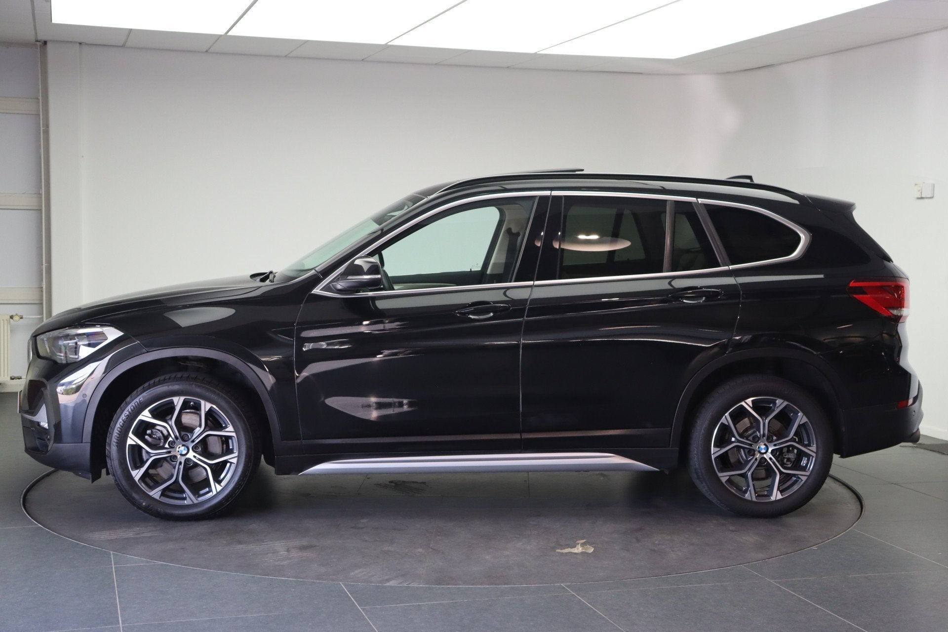 BMW X1 sDrive20i High Executive Automaat / Panoramadak / Spo, 1998 cc, Euro 6, 4 cilinders, Met garantie (alle)