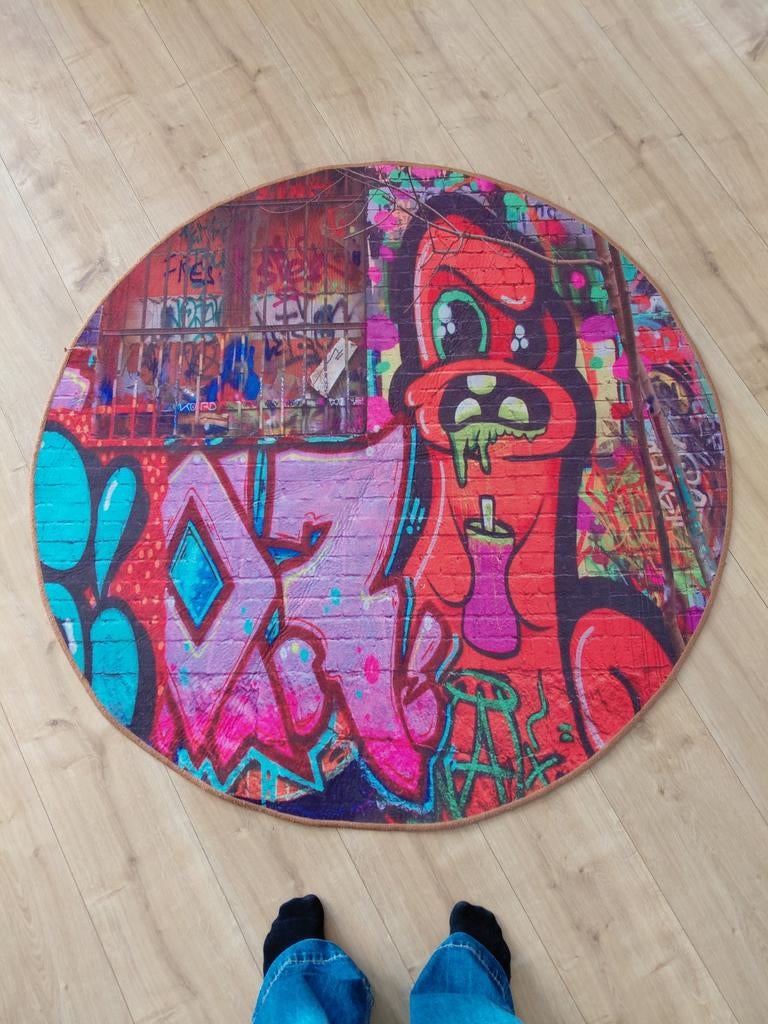 Rond vloerkleed graffiti design - 120 cm doorsnee, Graffiti, Modern, Urban, Speels, Rond, Ophalen of Verzenden, Zo goed als nieuw