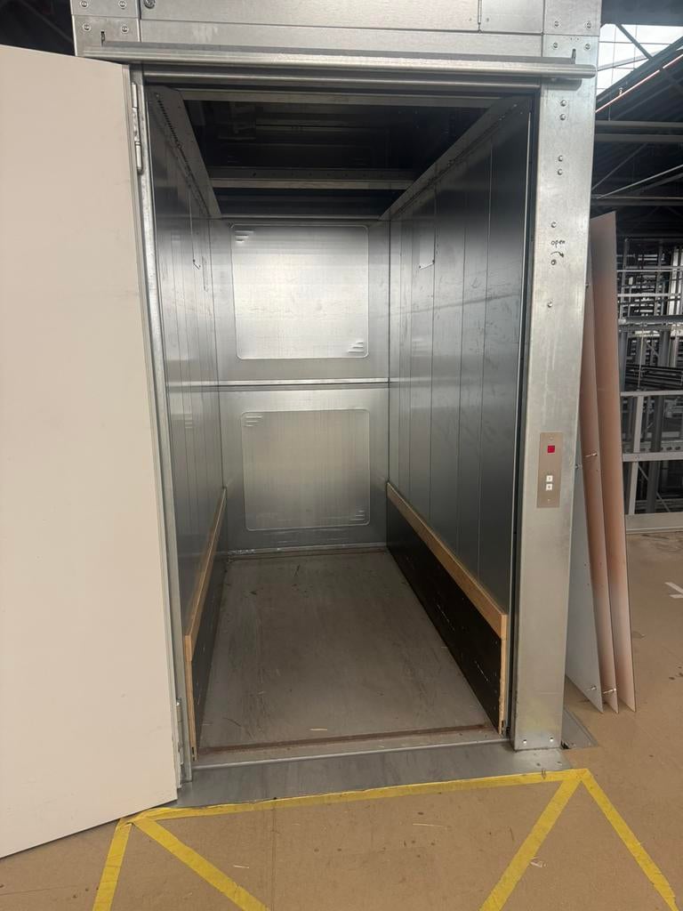 Goederen lift 2000kg bouwjaar 2018 !, Ophalen