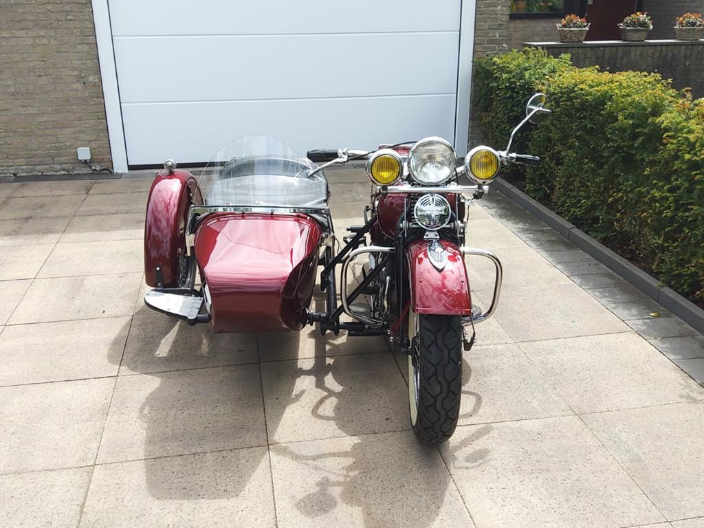 Schitterende 1942 Harley-Davidson WLA met zijspan.