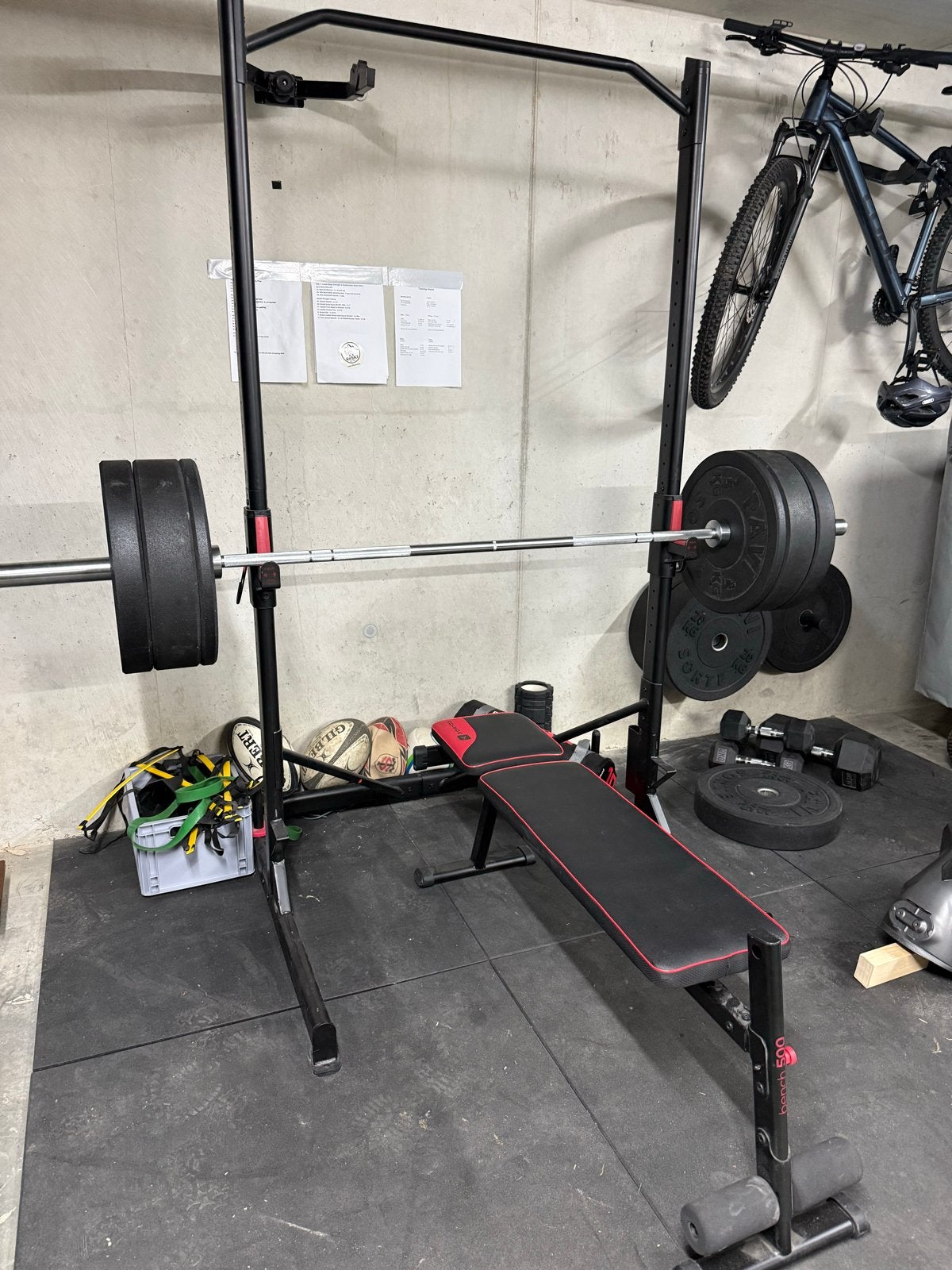 Krachtstation squat rack met halterbank en gewichten, Gebruikt, Armen, Fitnessbank, D
