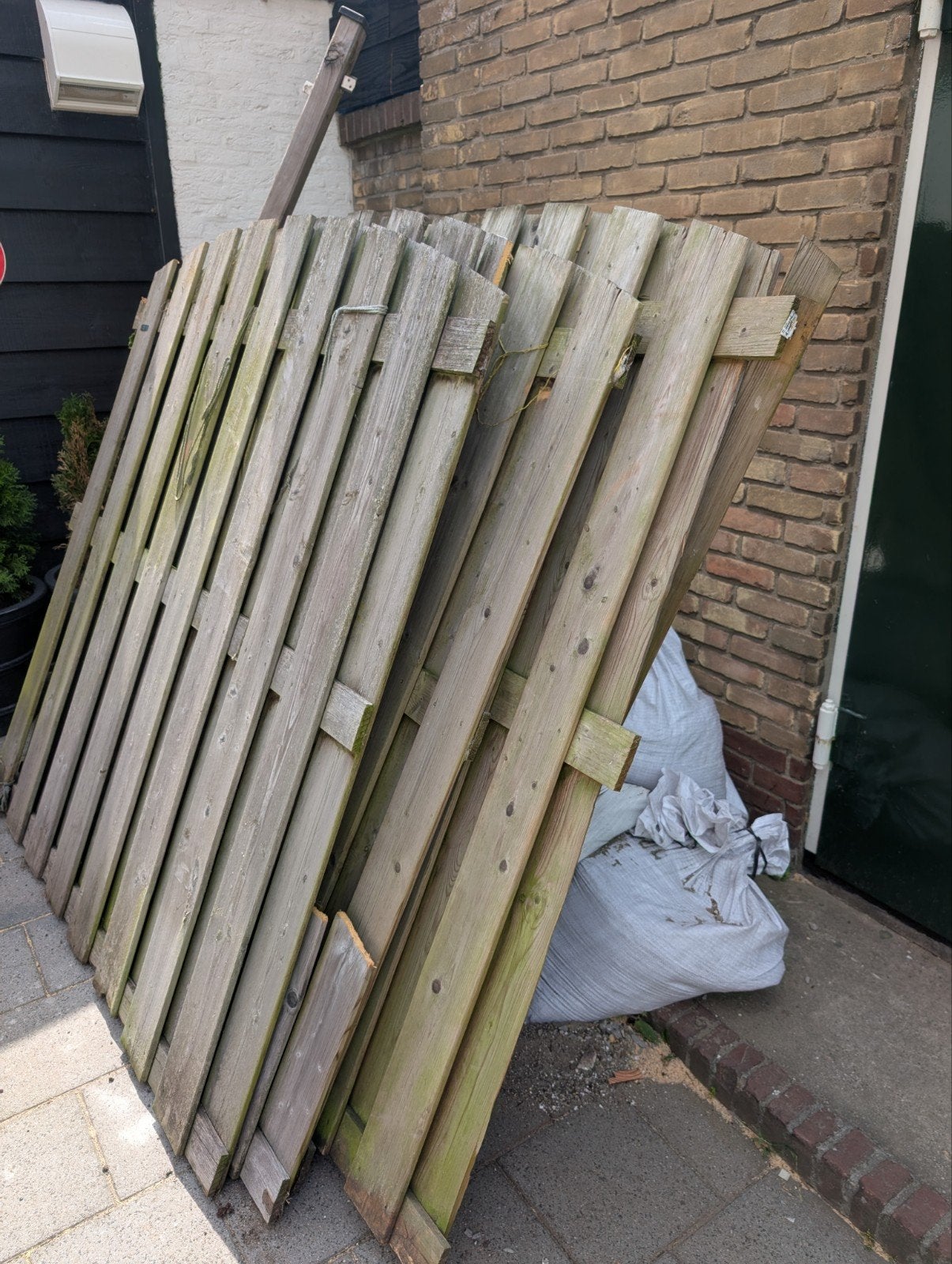 Gratis af te halen: Gebruikte houten schuttingdelen, Ophalen, 3 tot 6 meter, Hout, 1 tot 2 meter