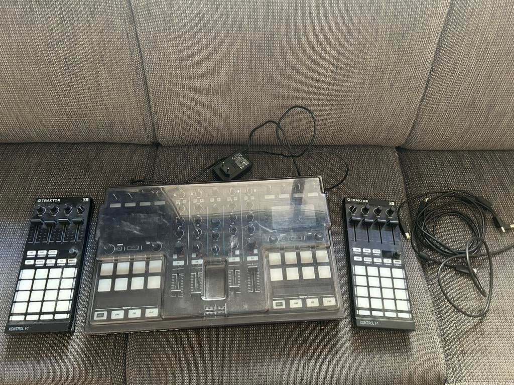 Traktor s5 + 2 x traktor f1 inclusief kabels, Ophalen of Verzenden, Zo goed als nieuw, Overige merken