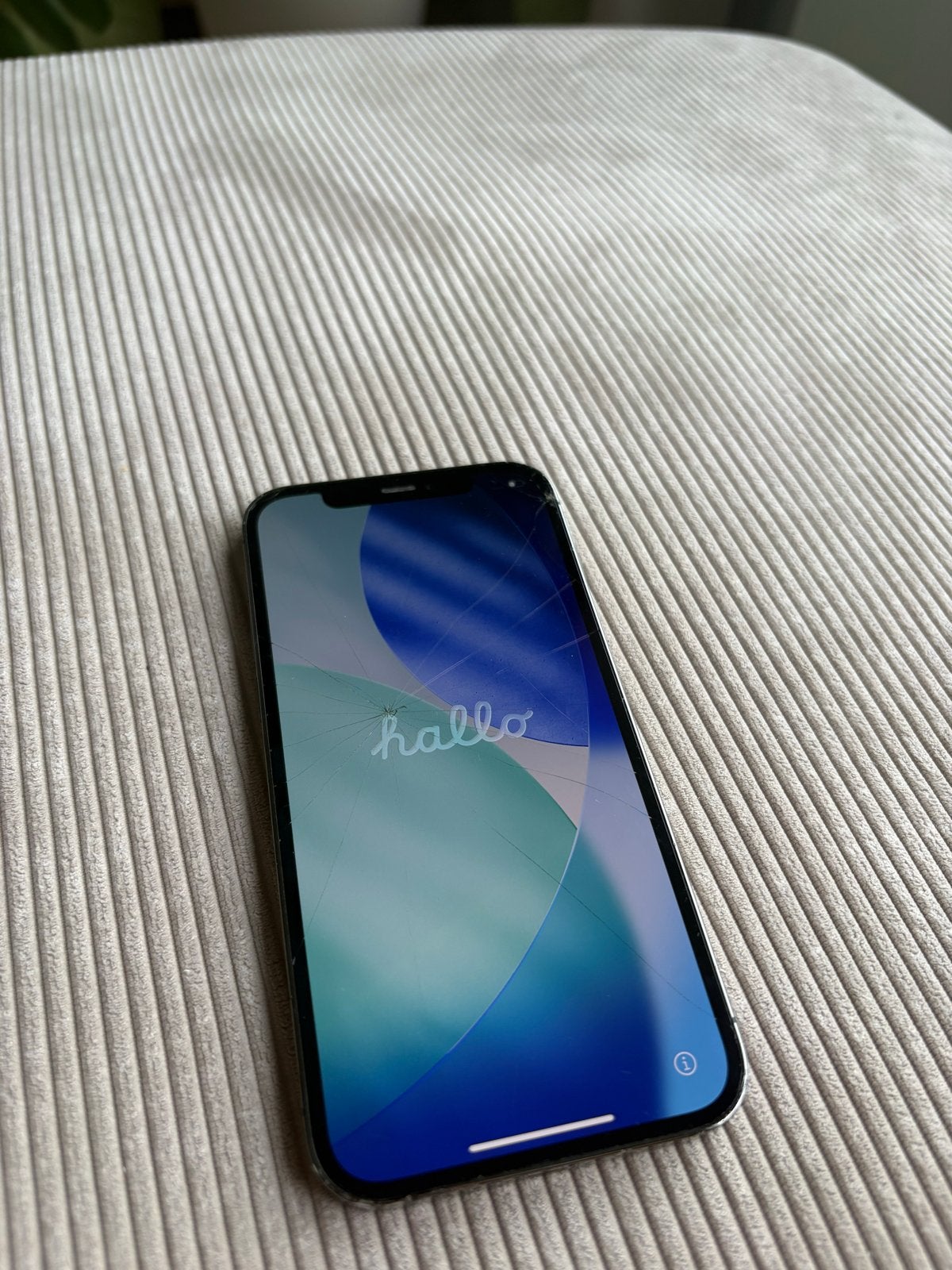Apple iPhone 12 Pro 128GB - Gebarsten scherm, Telecommunicatie, Mobiele telefoons | Apple iPhone, Ophalen, Zwart, IPhone 12 Pro