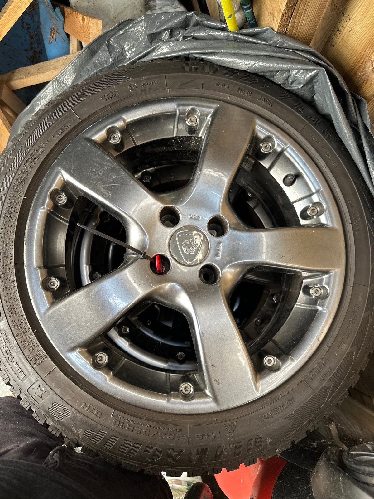 Goodyear winterbanden op velg 195/55R16 87H (4 stuks), Ophalen, Gebruikt, 16 inch, Winterbanden