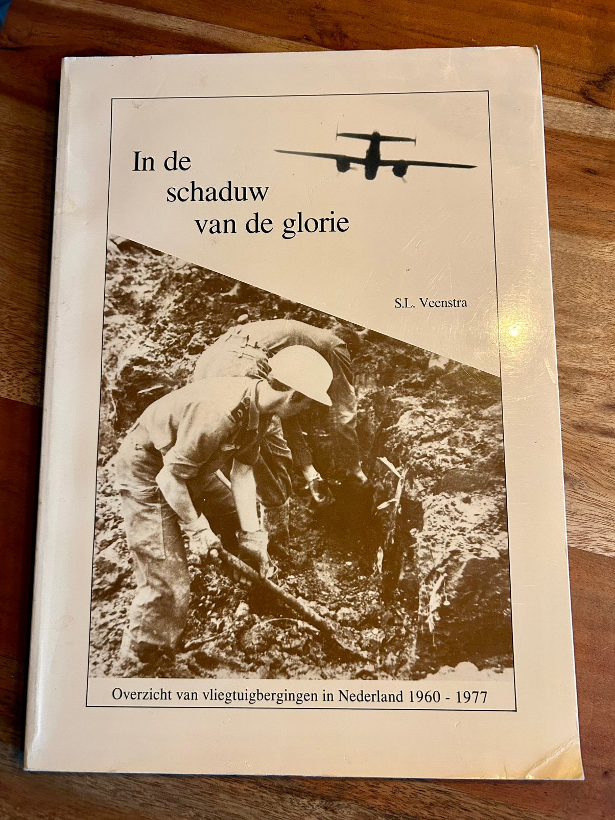 Veenstra - In de schaduw van de glorie - Vliegtuigbergingen, Verzamelen, Ophalen of Verzenden, Zo goed als nieuw, Boek of Tijdschrift