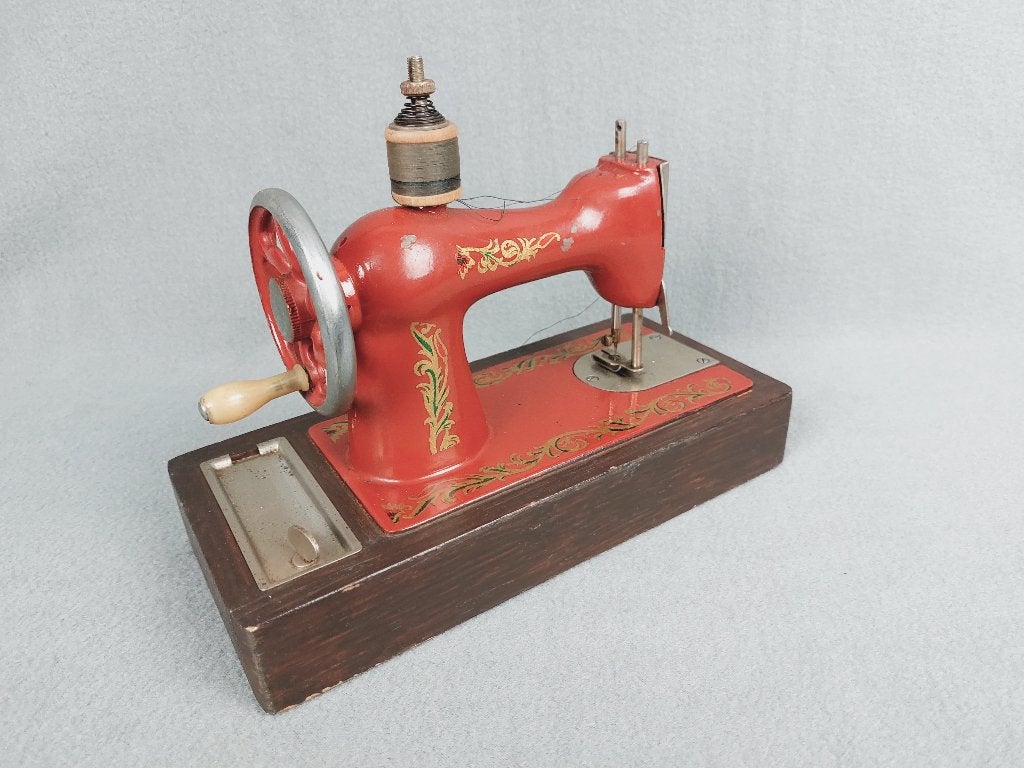 Russische , handgedraaid Kinder naaimachine, Ophalen of Verzenden