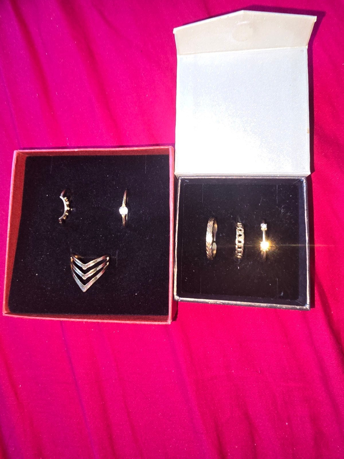 Set van 6 gouden ringen met en zonder steen, Ophalen of Verzenden, Zo goed als nieuw, 17 tot 18, Met edelsteen
