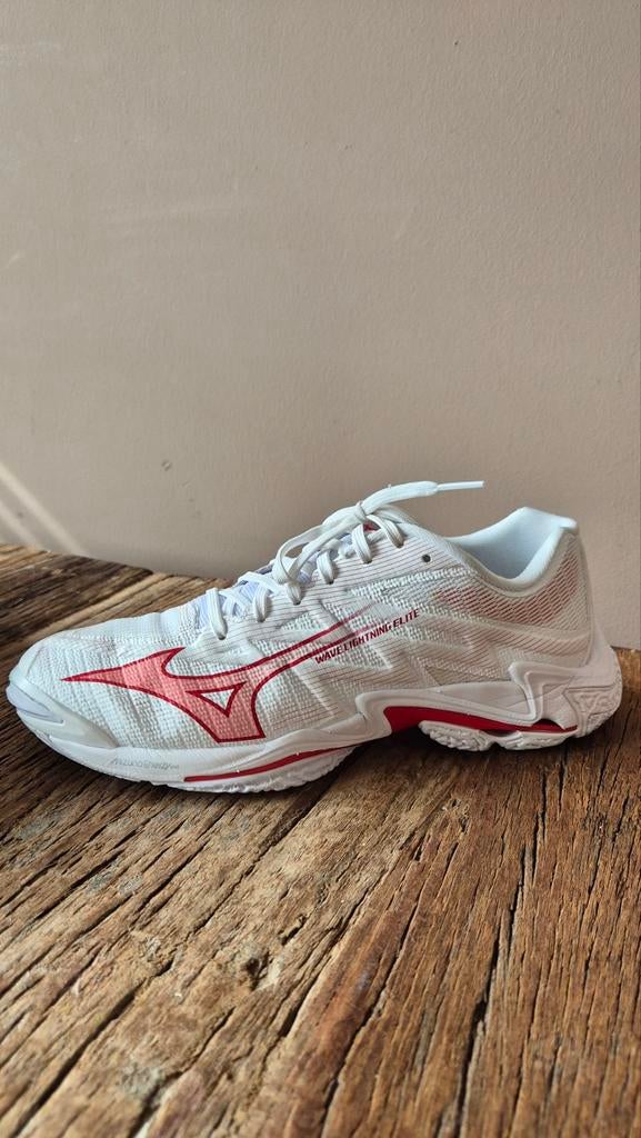 Mizuno Wave Elite volleybalschoenen, maat 42, Sport en Fitness, Volleybal, Ophalen of Verzenden, Zo goed als nieuw, Schoenen