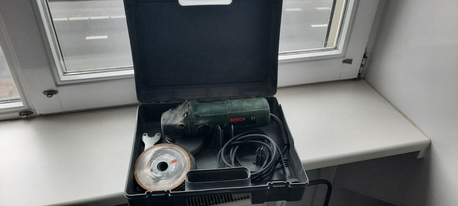 Te koop: Bosch haakse slijpmachine PWS 8-125CE In koffer., Ophalen of Verzenden, Gebruikt, 700 tot 1000 watt, Haakse handslijpmachine