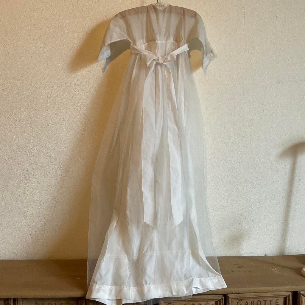 Oud doopjurkje met tule *tres jolie Duiven*, Antiek en Kunst, Antiek | Kleding en Accessoires, Verzenden