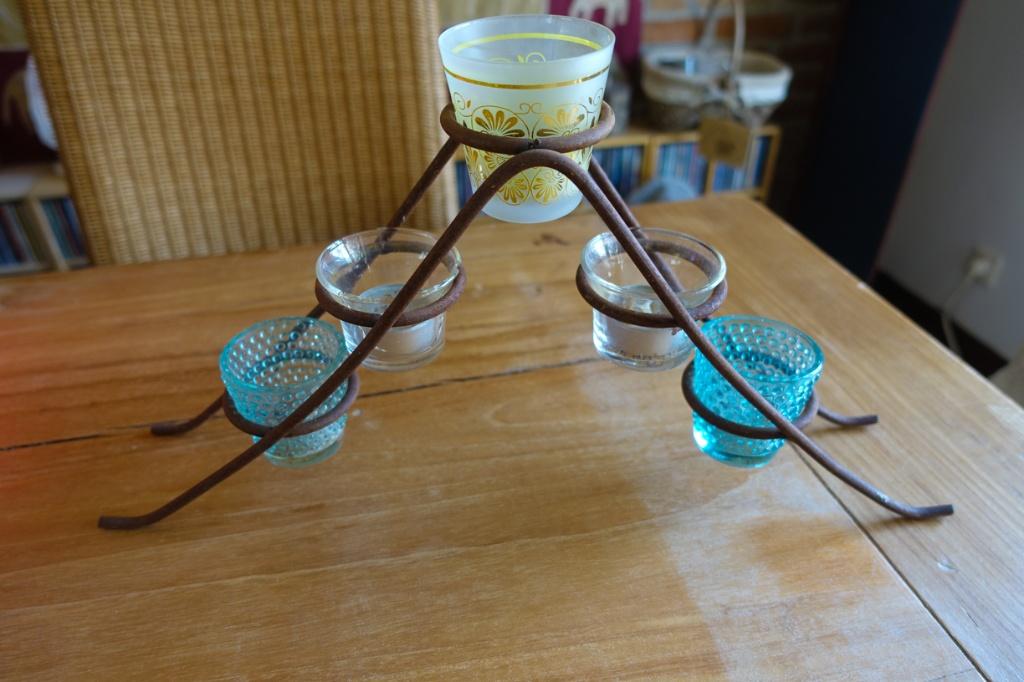 roestige vintage kandelaar met gekleurde glazen, Gebruikt, Bruin, Ophalen of Verzenden, Metaal