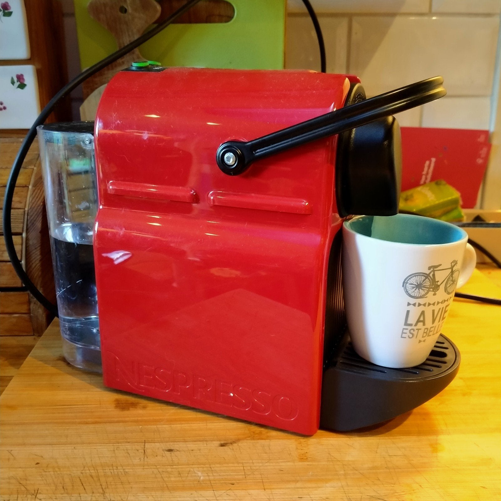 Rode Nespresso Krups koffiezetapparaat, Gebruikt, Espresso apparaat, Ophalen of Verzenden, 1 kopje