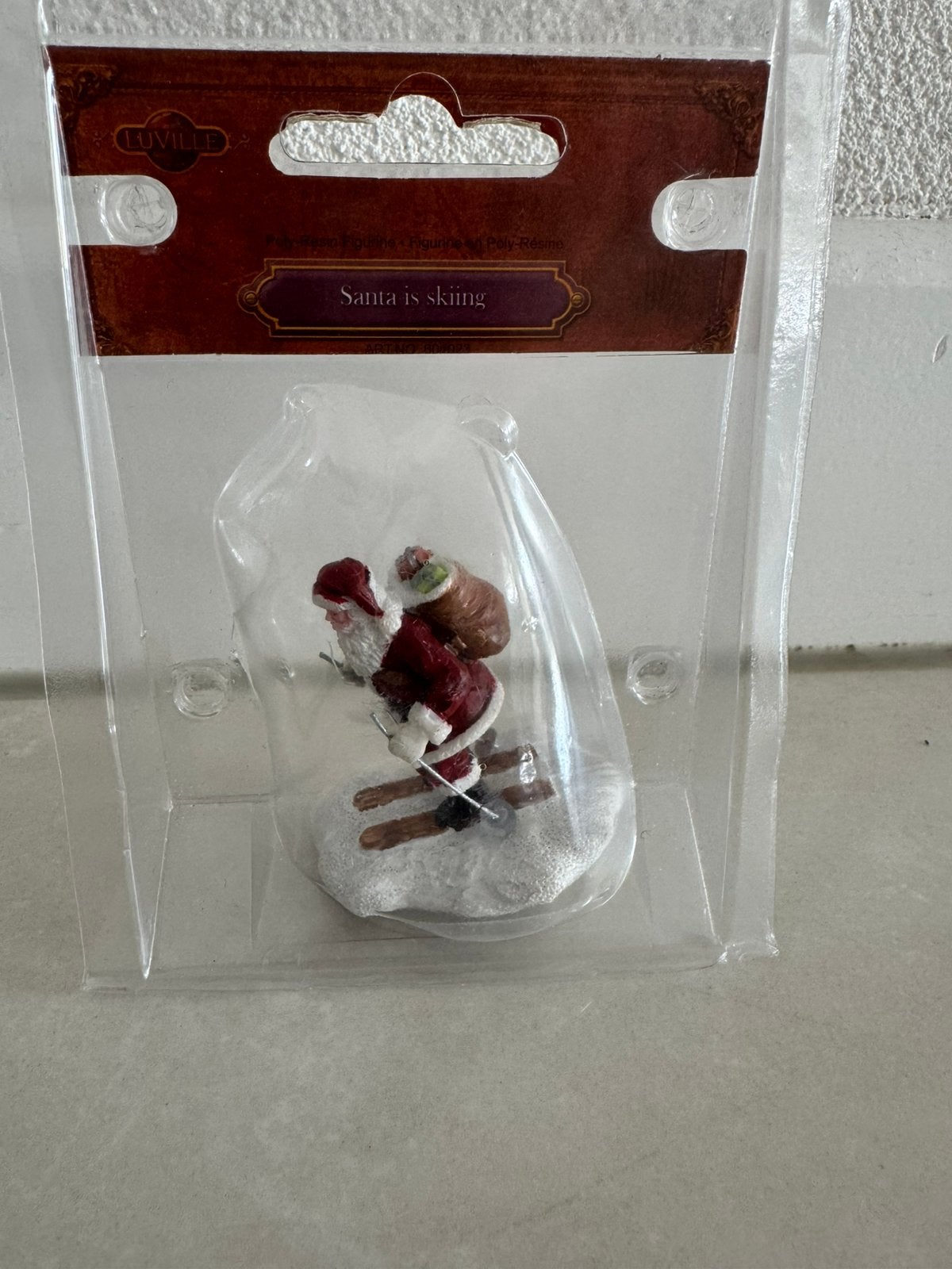 Nieuw LuVille Santa is Skiing kerstman beeldje, Ophalen of Verzenden, Nieuw