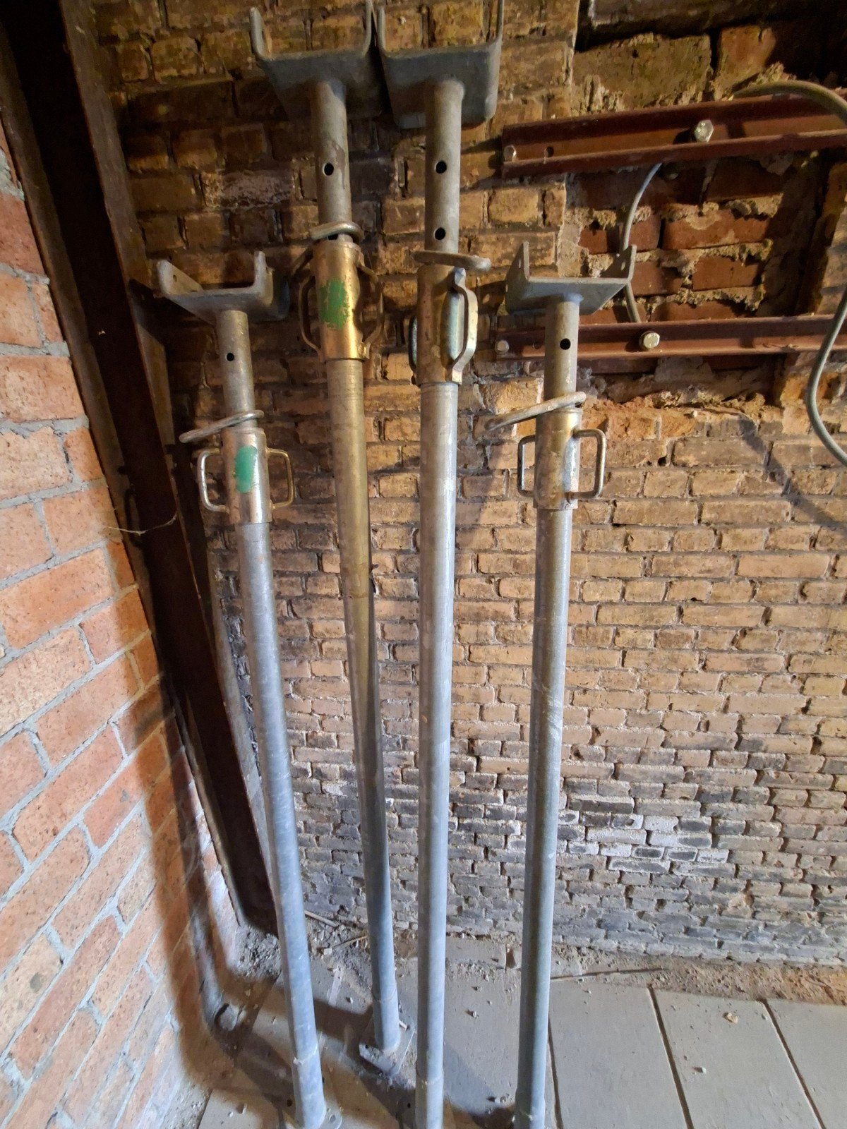 4 gegalvaniseerde bouwstempels, 1.7m-3m, Ophalen, Gebruikt, Overige typen, 2 tot 5 meter