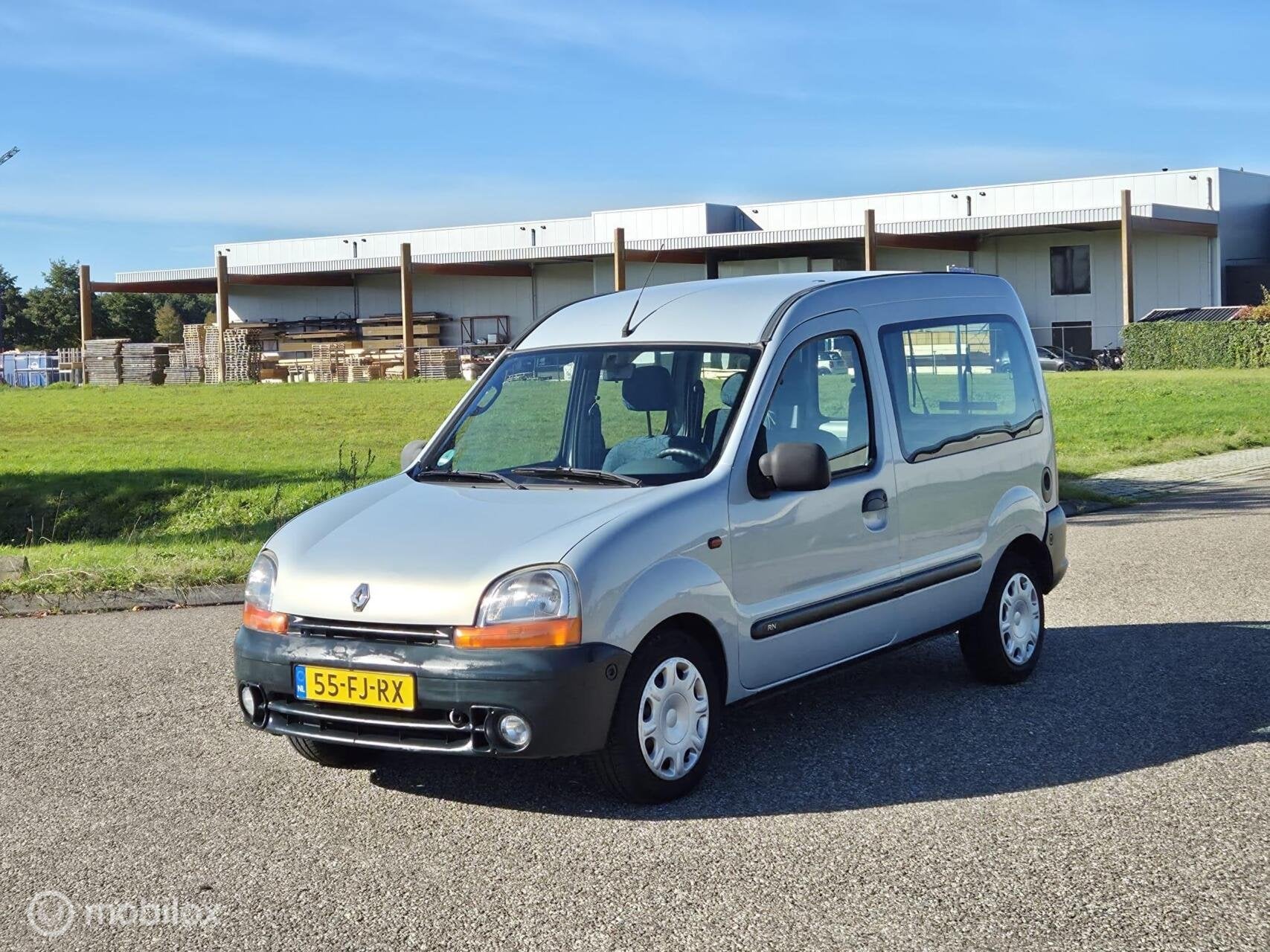 Renault Kangoo combi 1.4 RXE Rolstoel auto / Automaat / 3+1, Auto's, Gebruikt, 4 cilinders, 1055 kg, 49 €/maand