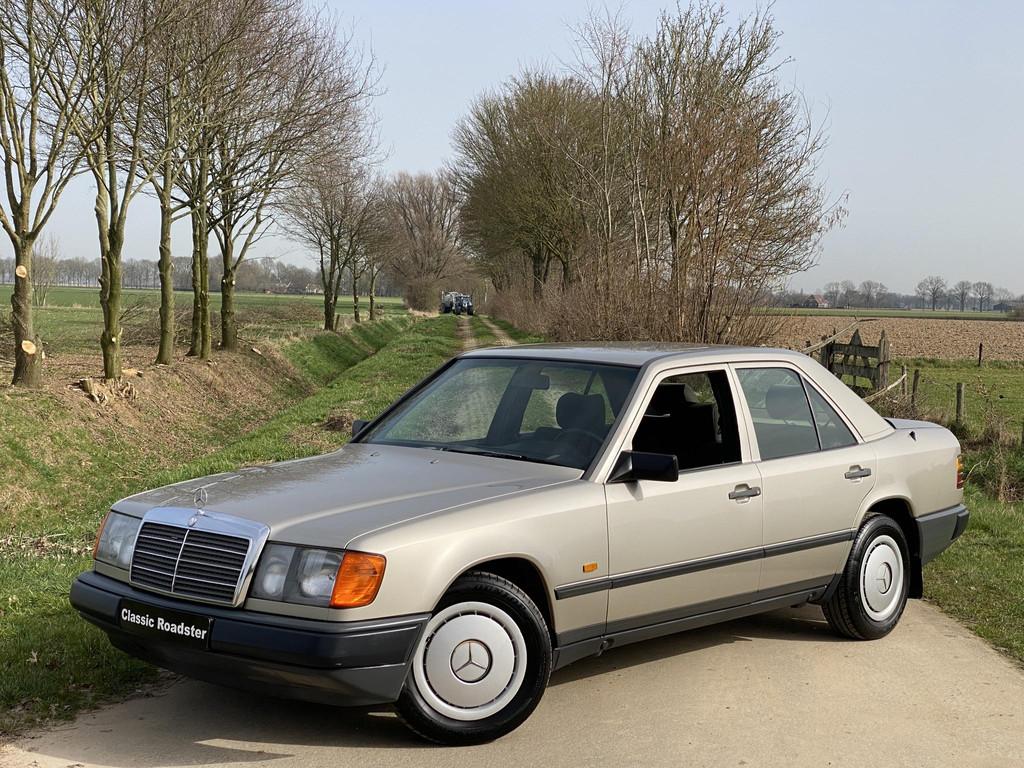 Mercedes Benz 200D W124 1986, TREKHAAK, PULLMAN BEKLEDING, Gebruikt, 621 kg, 4 cilinders, Bedrijf