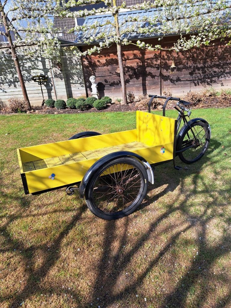 Unieke antieke bakfiets - Gele houten bak, Fietsen en Brommers, Fietsen | Bakfietsen, Ophalen of Verzenden, Gebruikt, Goederen