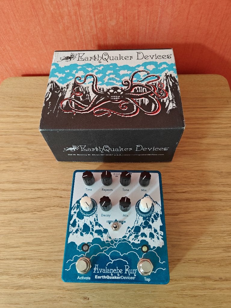 EarthQuaker Devices Avalanche Run V2 - Stereo Reverb / Delay, Ophalen of Verzenden, Zo goed als nieuw, Delay of Echo