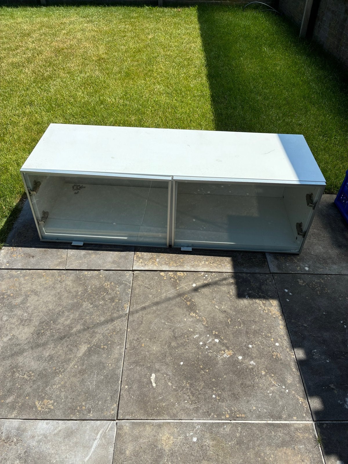 Ikea witte wandkast met glazen deuren, Ophalen, Gebruikt