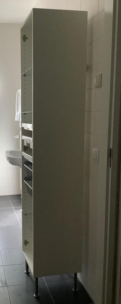 Hoge badkamerkast IKEA wit met spiegeldeur, Ophalen, (Half)hoge kast, Minder dan 50 cm, Gebruikt