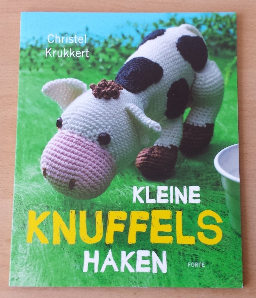 Kleine Knuffels Haken - Christel Krukkert - 2011, Gebruikt, Ophalen of Verzenden, Nvt, Patroon of Boek