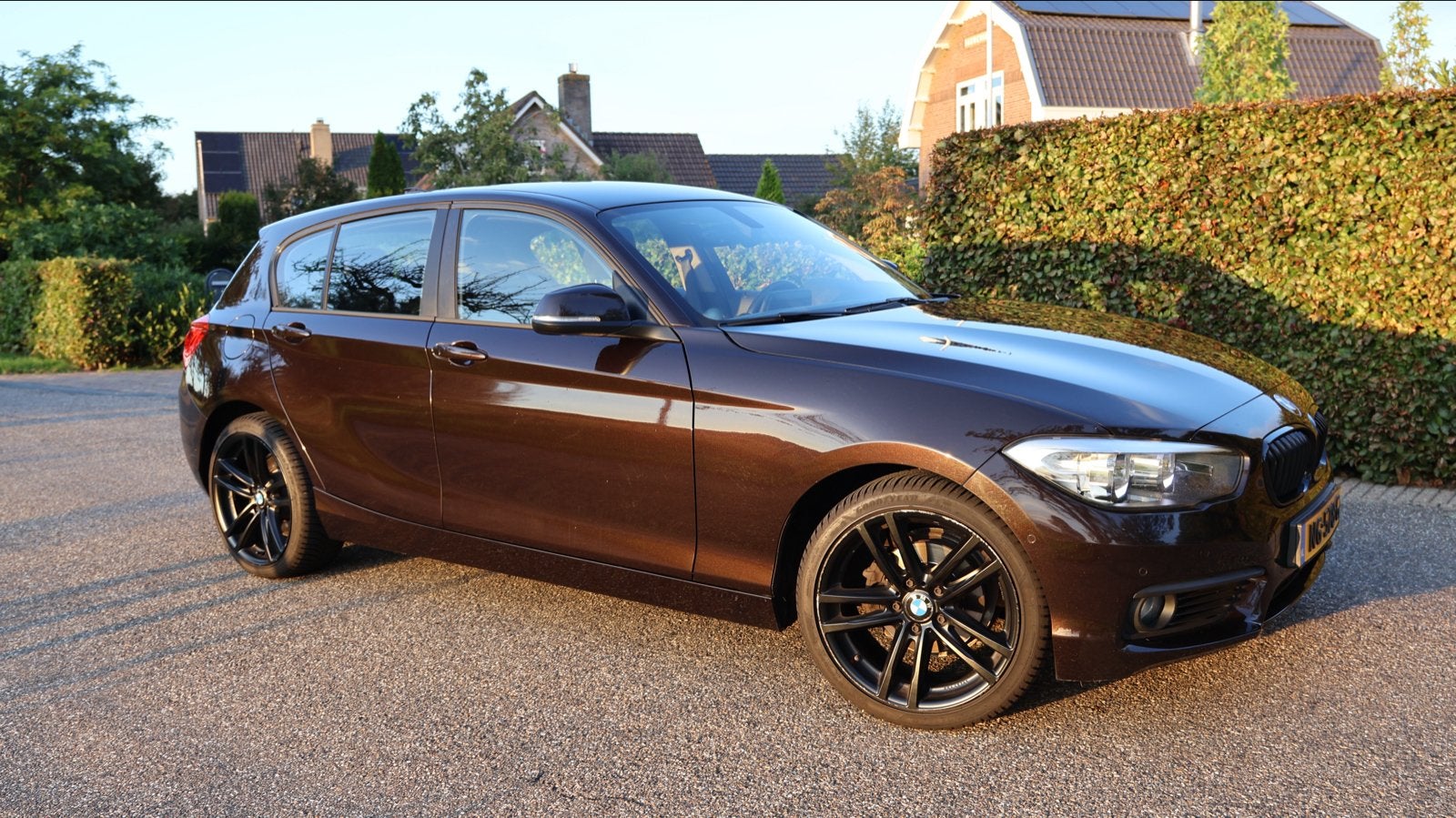 BMW 1-Serie 118i automaat 5 deurs LMV, Auto's, 1295 kg, Bruin, 650 kg, Particulier