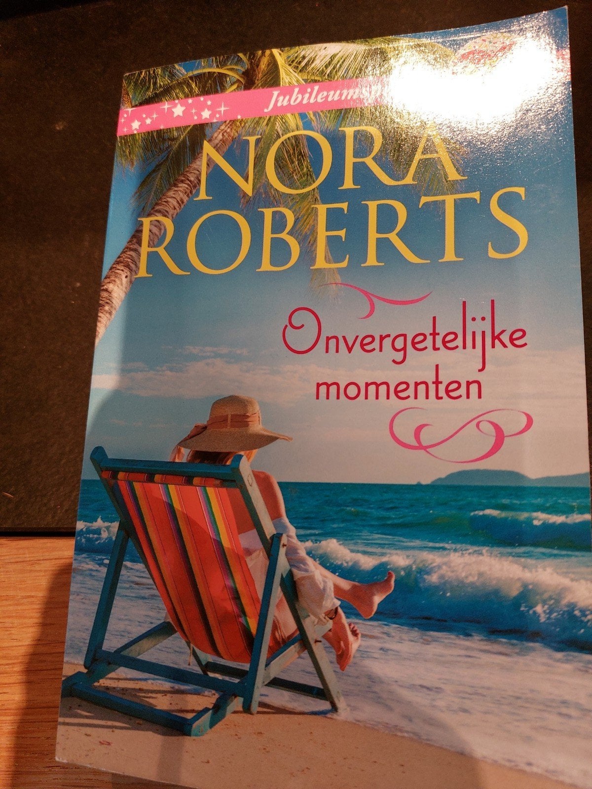 Nora Roberts - Onvergetelijke momenten (3 verhalen), Ophalen of Verzenden, Zo goed als nieuw, Nederland, Nora Roberts