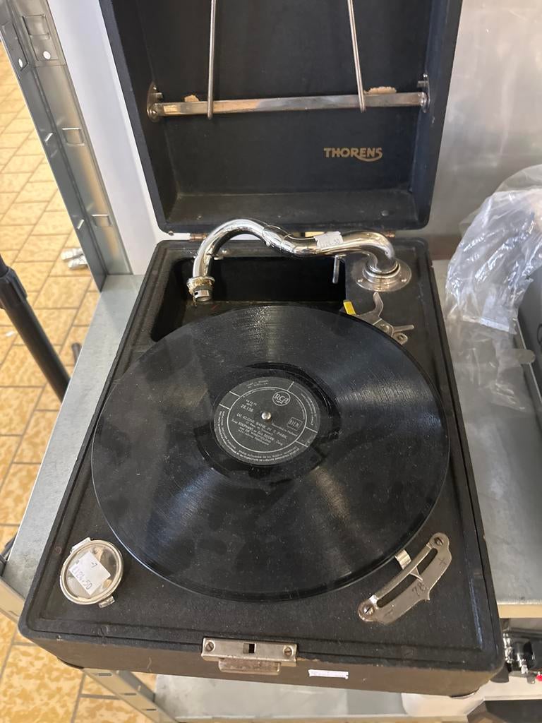 Thorens Platenspeler met RCA plaat - Vintage Koffer Model, Audio, Tv en Foto, Platenspelers, Ophalen, Gebruikt, Voorheuvel 48