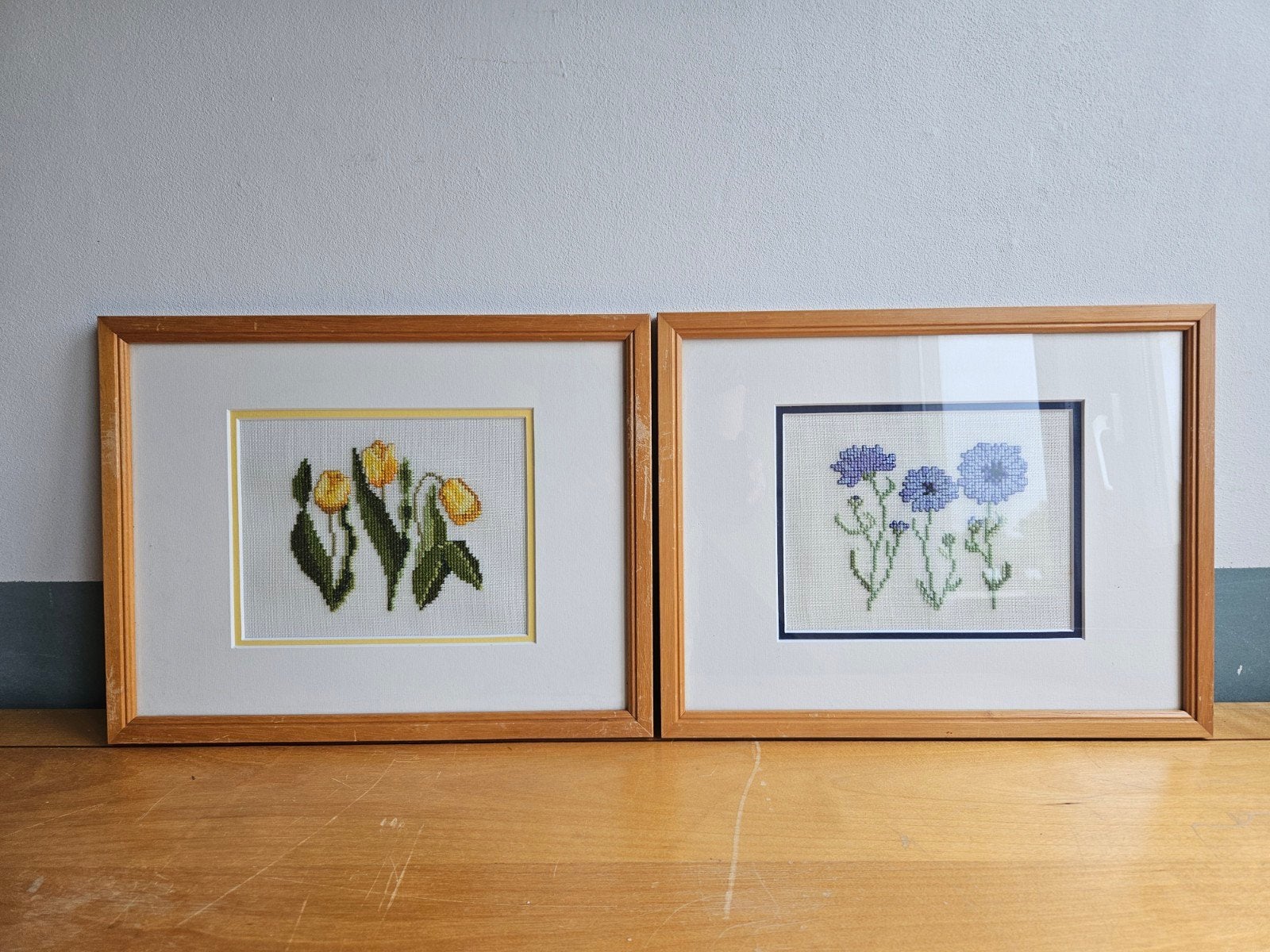 2 ingelijste borduurwerkjes bloemen, Ophalen, Overige typen