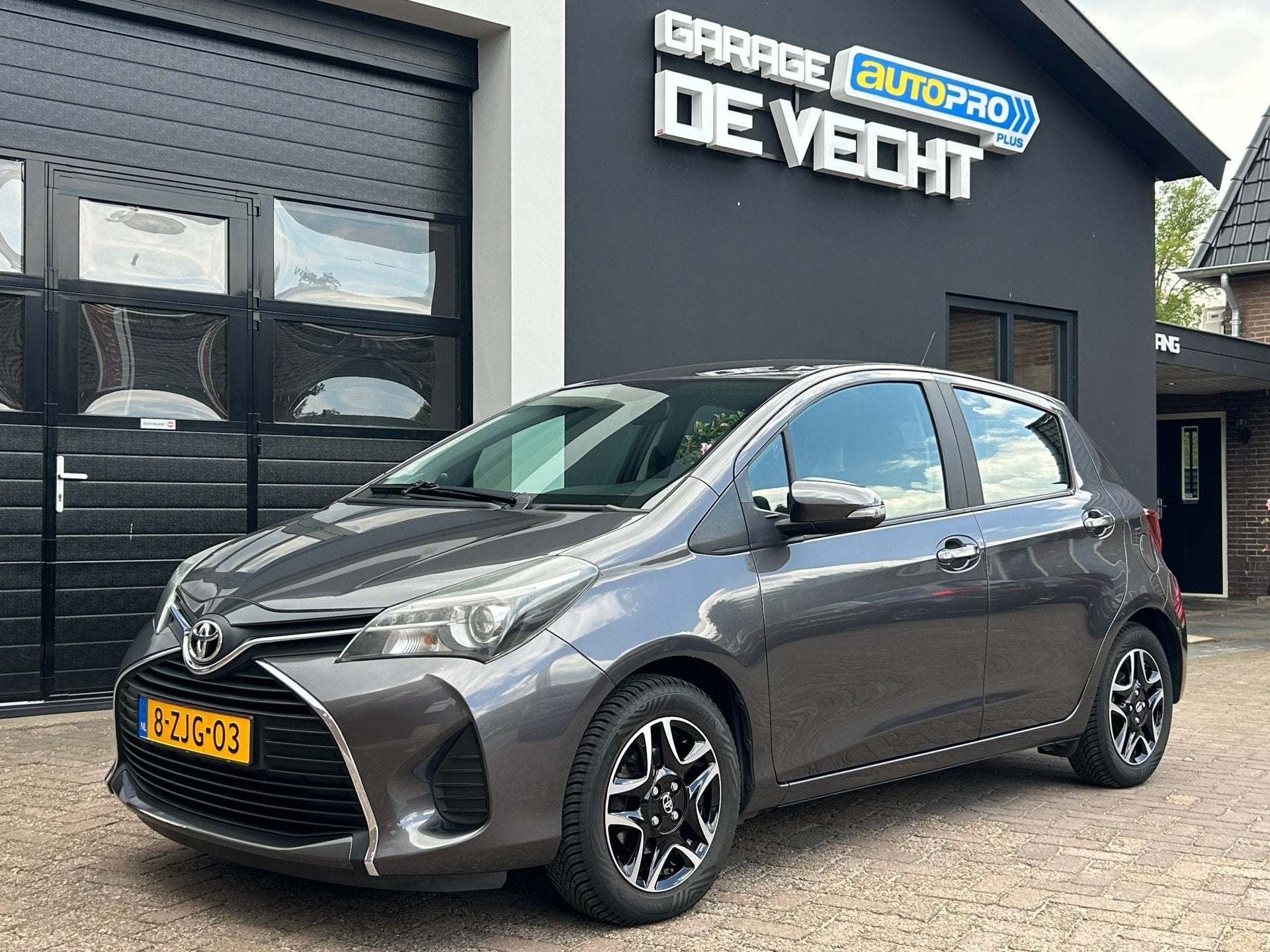 Toyota Yaris 1.0 VVT-i Aspiration Navi/Camera/Trekhaak, Voorwielaandrijving, Euro 6, 730 kg, Origineel Nederlands