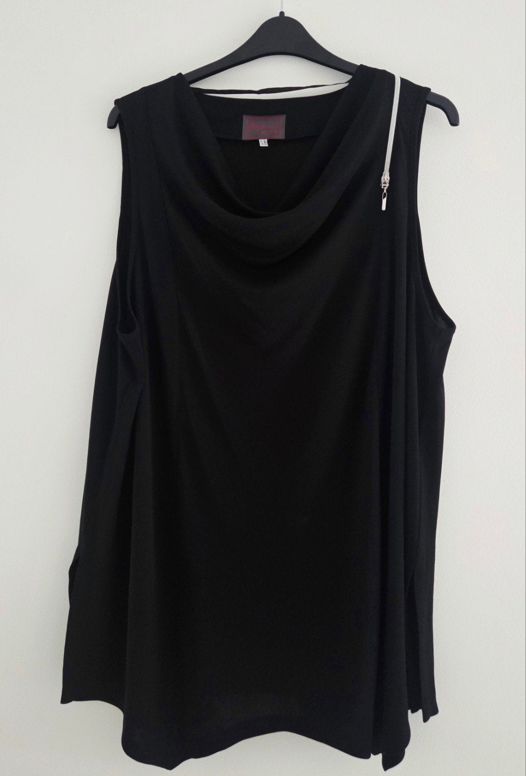 Sempre Piu zwarte mouwloze TUNIEK met watervalhals, maat 52, Kleding | Dames, Sempre Pui, Ophalen of Verzenden, Zo goed als nieuw