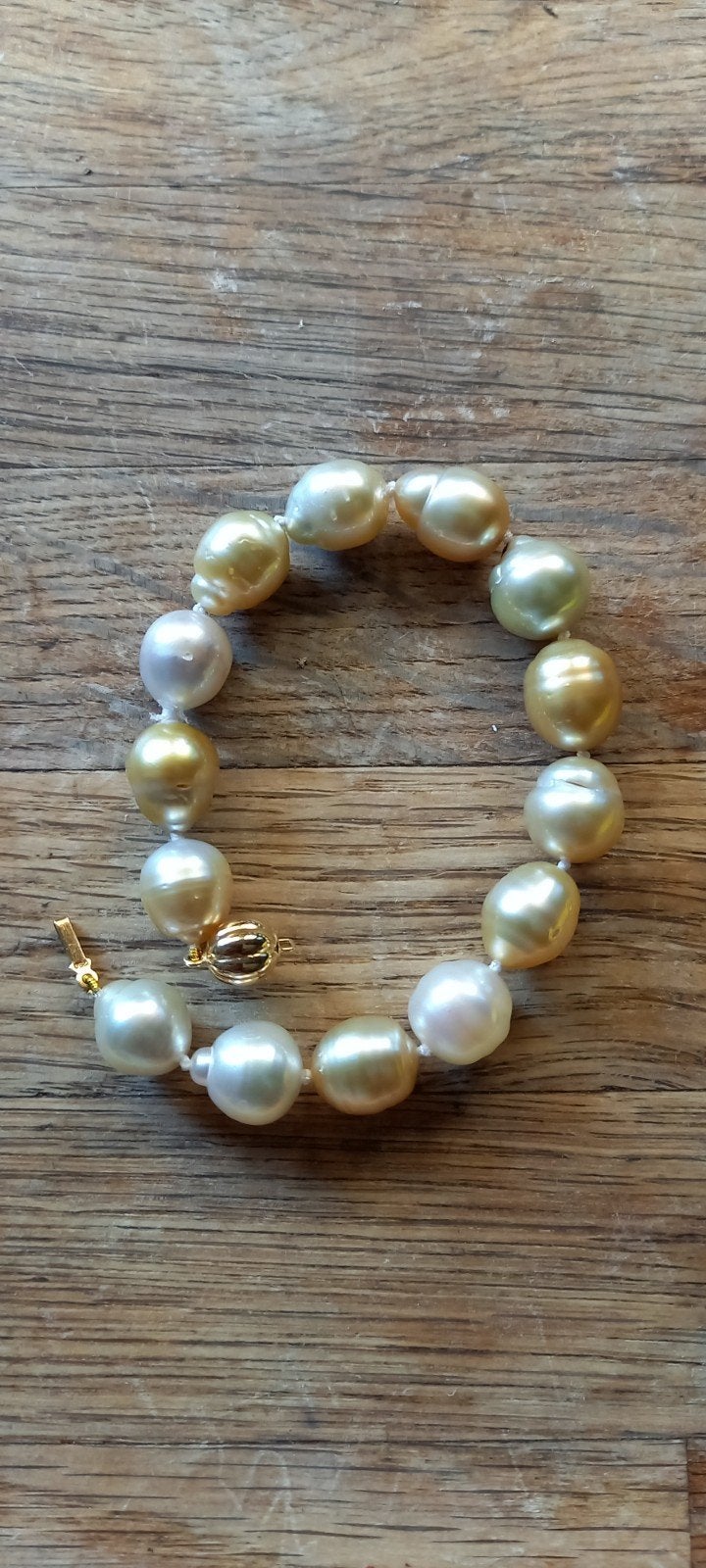 Echte Zuidzee parel armband met gouden slot, Ophalen of Verzenden, Zo goed als nieuw, Goud, Goud