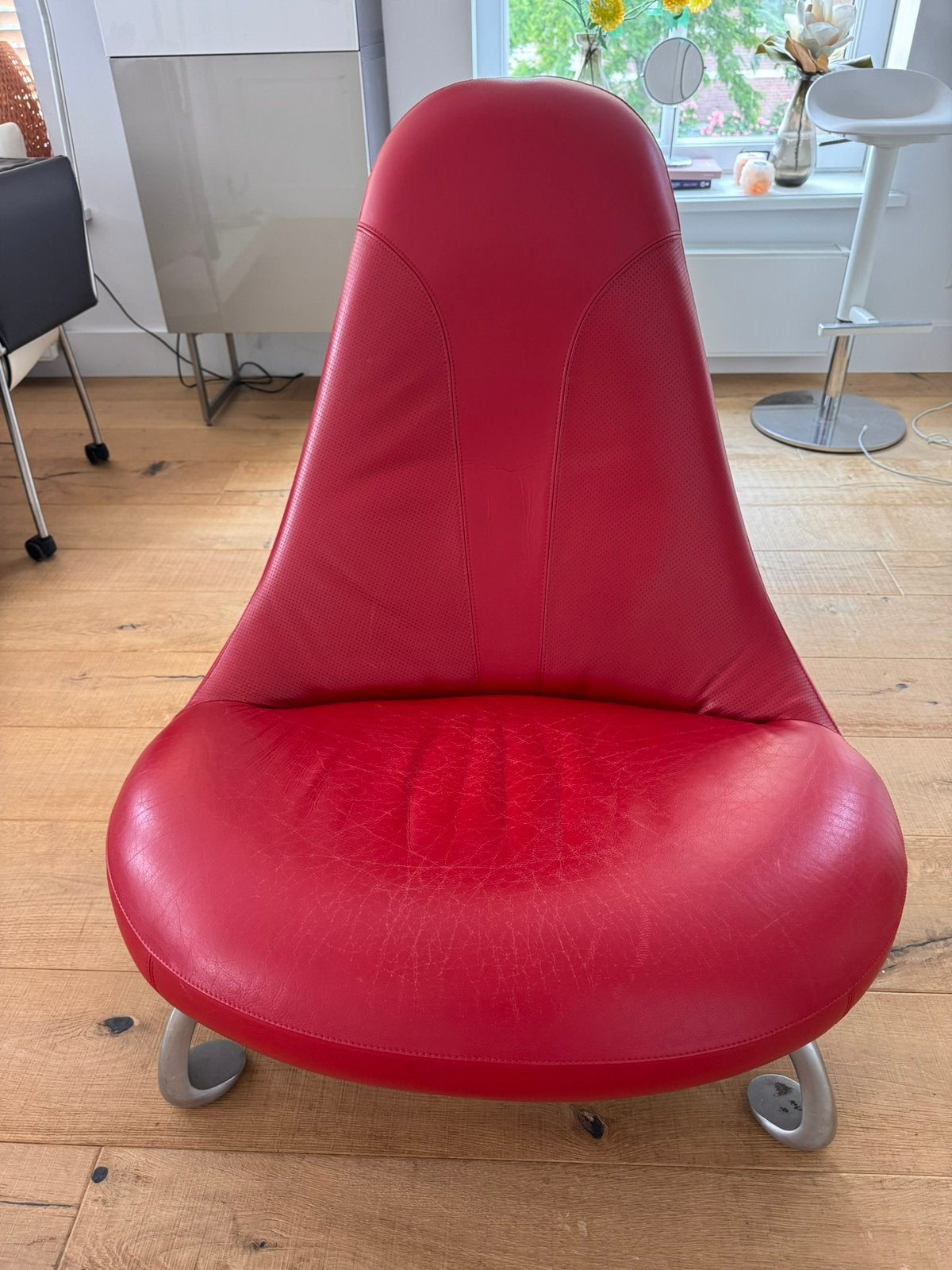 Leolux Design fauteuil Rood leer en aluminium, Huis en Inrichting, Ophalen, Gebruikt, Design, 75 tot 100 cm