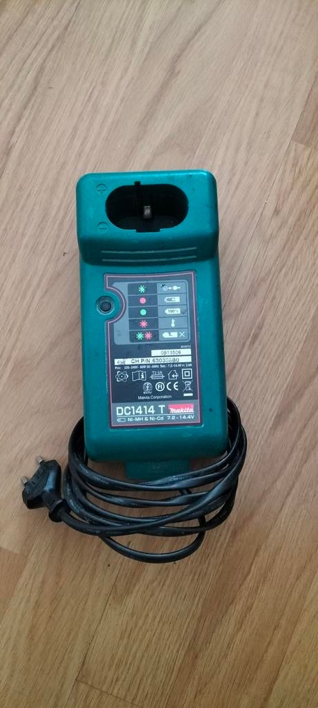 Makita oplader te koop., Doe-het-zelf en Verbouw, Gereedschap | Machine-onderdelen en Toebehoren, Ophalen, Zo goed als nieuw