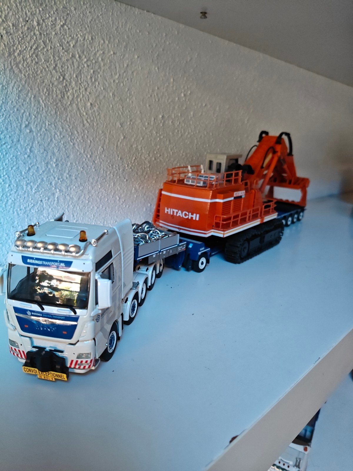 Hitachi ex 1800  Giant Excavator, Hobby en Vrije tijd, Modelauto's | 1:50, Ophalen of Verzenden, Zo goed als nieuw, Hijskraan, Tractor of Landbouw