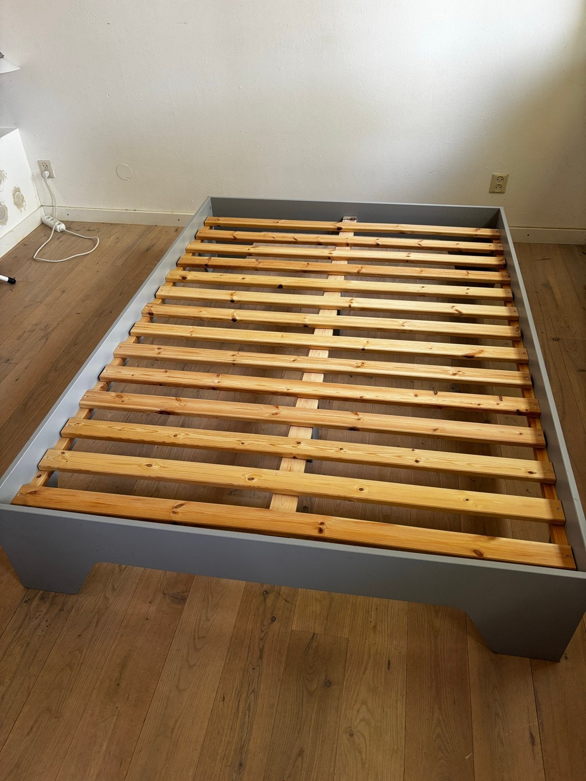 Bedframe 140x200 cm met gratis matrasbeschermer (onder), Ophalen, Gebruikt, Tweepersoons, 140 cm