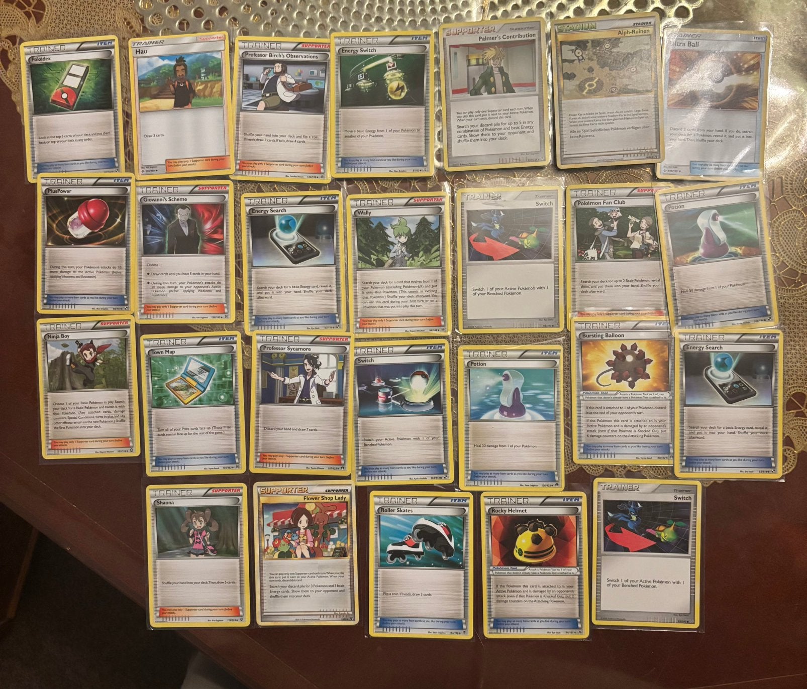 Grote set oude trainers + support pokemon kaarten, Hobby en Vrije tijd, Verzenden, Zo goed als nieuw