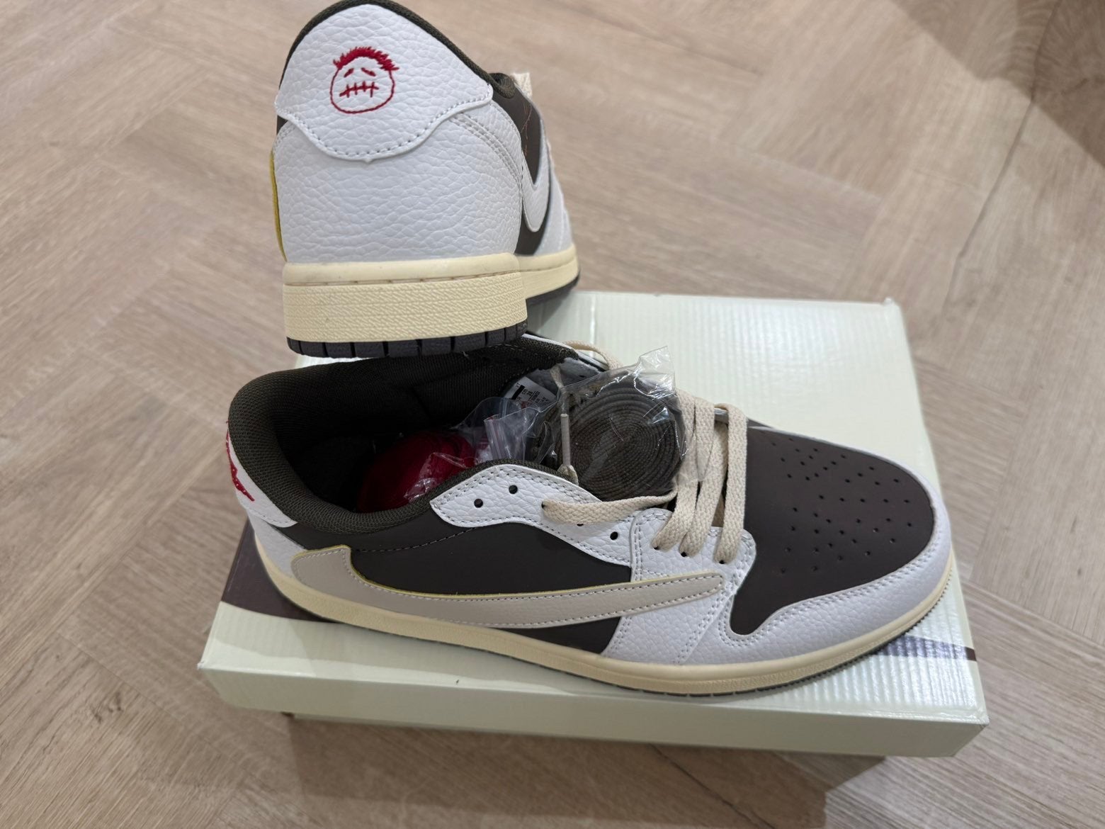 Travis scott x nike, Ophalen of Verzenden, Nieuw, Sneakers of Gympen