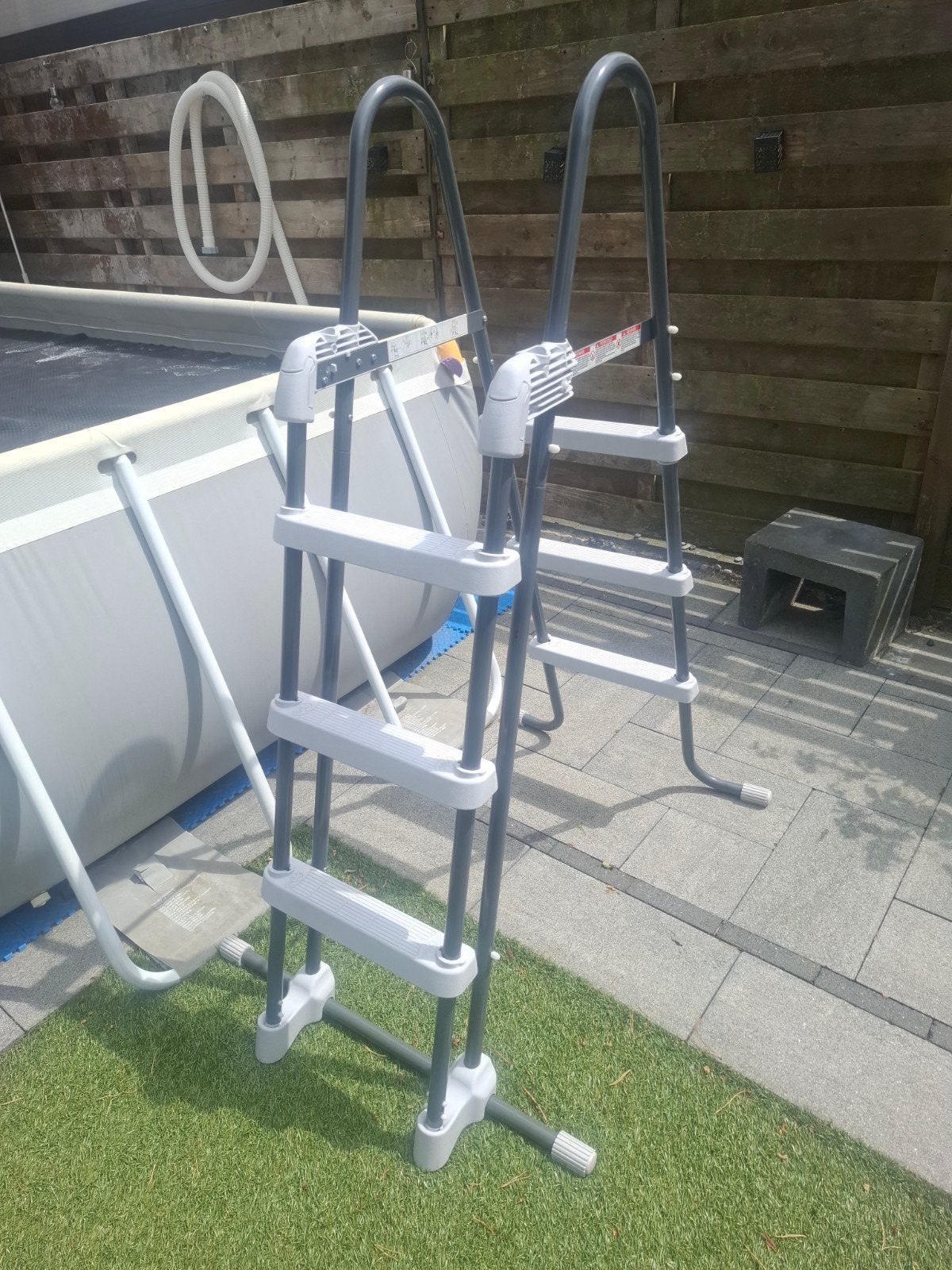 Zwembad trap, Ophalen