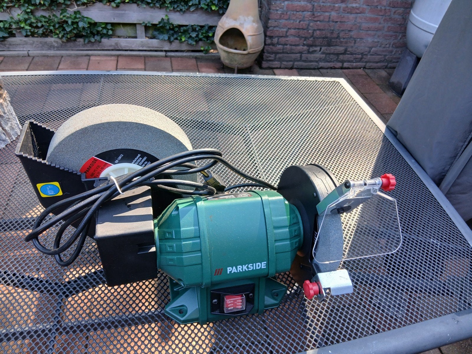 slijpsteen machine, Ophalen, Zo goed als nieuw