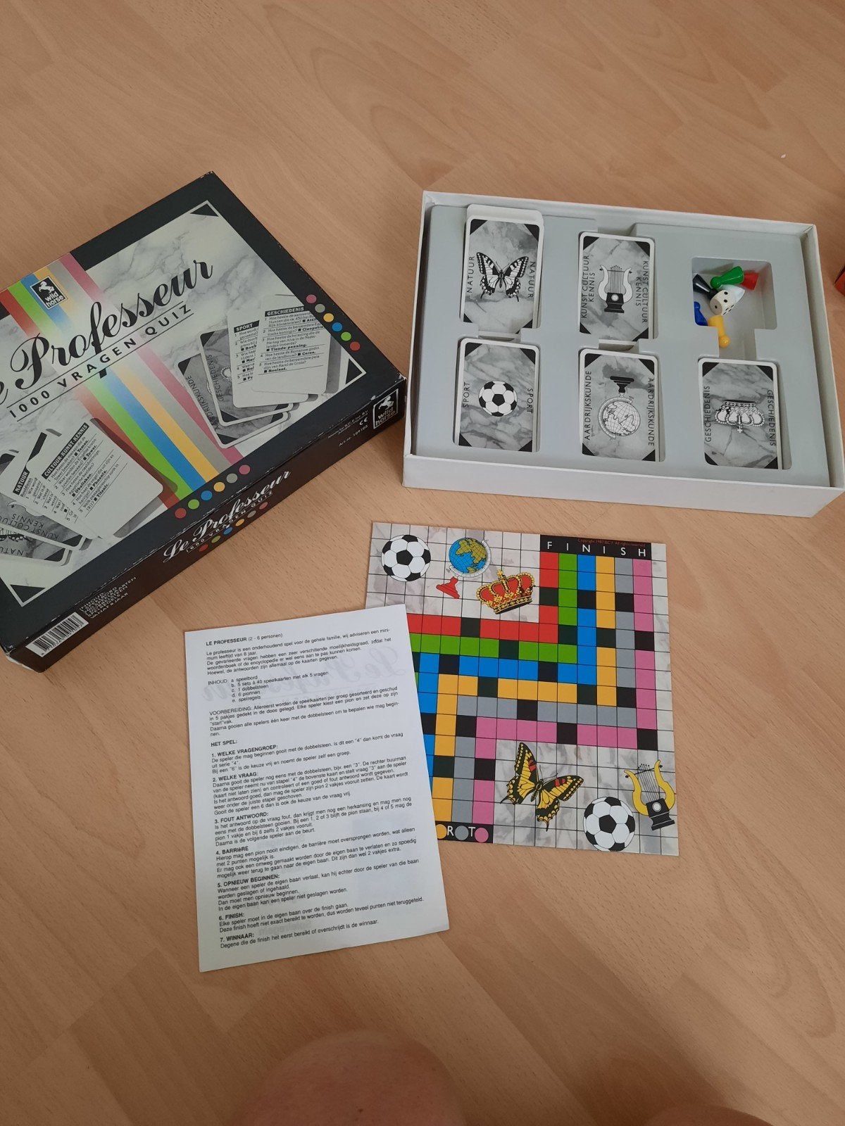 Le Professeur 1000 Vragen Quiz Bordspel, Drie of vier spelers, Ophalen of Verzenden, Zo goed als nieuw, White Horse