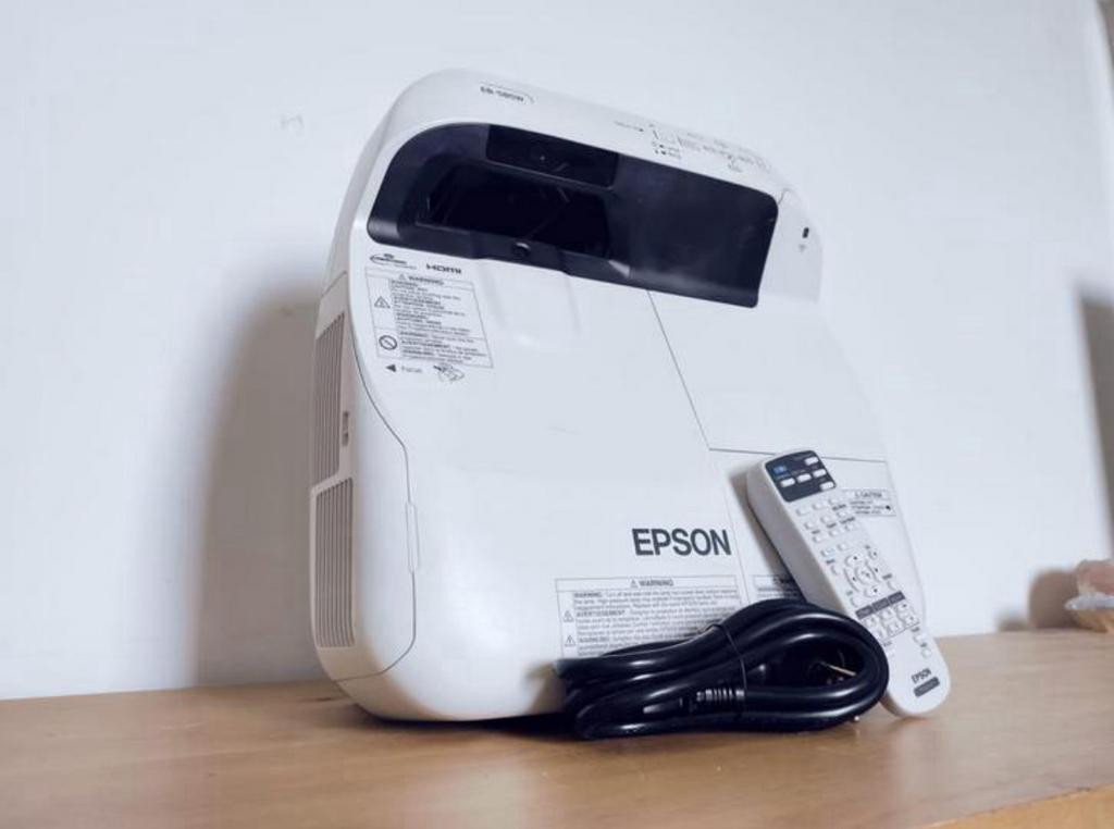Nette Epson EB585W Pro Ultra Short Throw | 3300 lumen |, Audio, Tv en Foto, Beamers, HD (720), Epson, Ophalen of Verzenden, Zo goed als nieuw